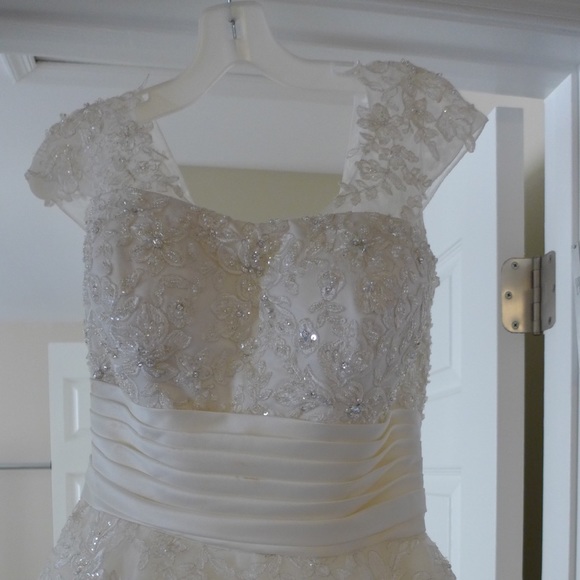 Allure Bridals Ivory Wedding Dress (Style 2513) - Picture 5 of 8